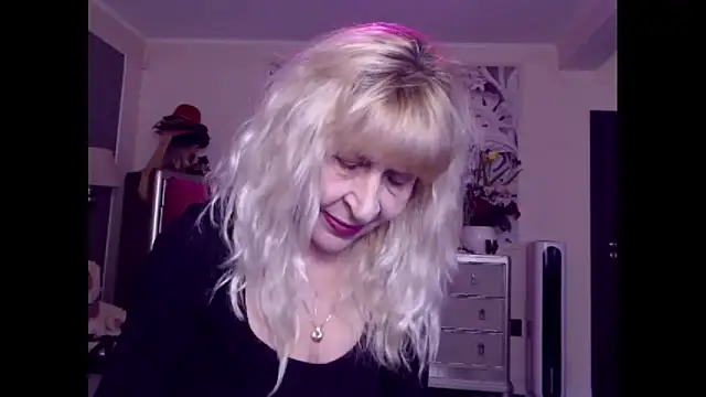 Snapshot of HornyMilf_555 chatting on October 2025 01:00:01 PM HornyMilf 555 online show from October 2025 01:00:01 PM