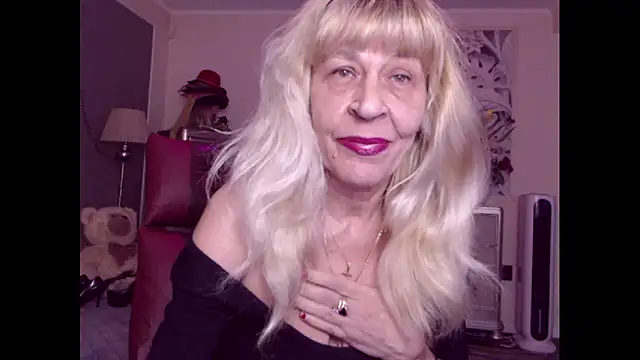 Snapshot of HornyMilf_555 chatting on October 2025 01:23:01 PM HornyMilf 555 online show from October 2025 01:23:01 PM