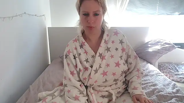 Snapshot of MariaValentine chatting on March 2026 09:15:02 AM MariaValentine online show from March 2026 09:15:02 AM