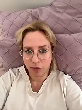 Snapshot of MariaValentine chatting on March 2026 08:40:01 AM MariaValentine online show from March 2026 08:40:01 AM