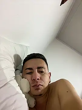 DanielGomez9 online show from December 2024 04:39:01 AM