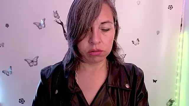 Lady breaks hearts online show from May 2026 12:45:01 PM