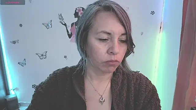 Lady breaks hearts online show from July 2026 01:06:02 PM
