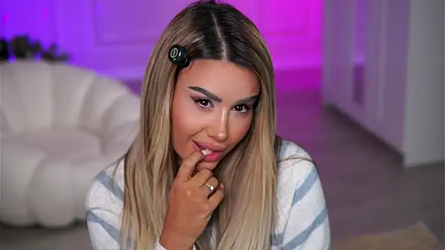 EvaZane online show from October 2025 08:35:01 PM