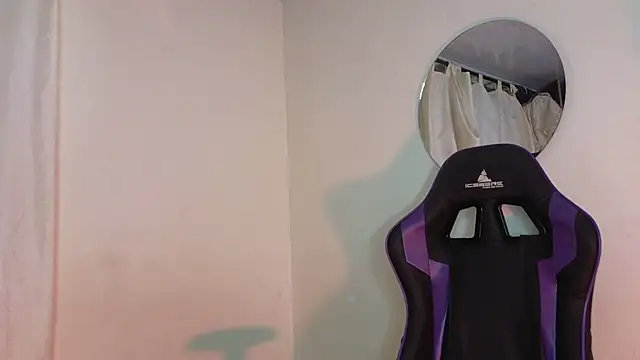 Snapshot of ViolettaSummer chatting on February 2025 03:19:01 AM ViolettaSummer online show from February 2025 03:19:01 AM