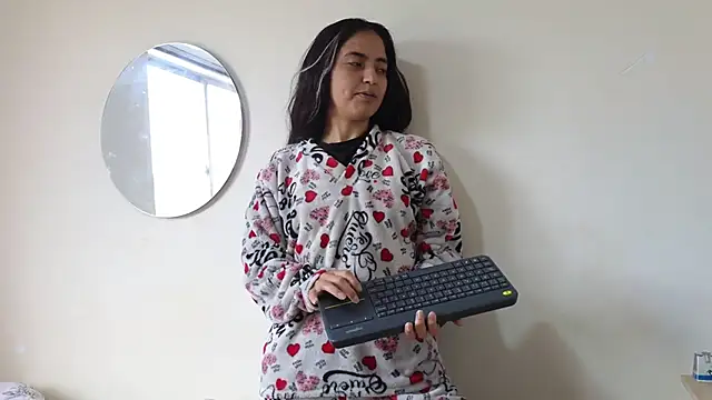 Snapshot of ViolettaSummer chatting on February 2025 04:09:02 PM ViolettaSummer online show from February 2025 04:09:02 PM