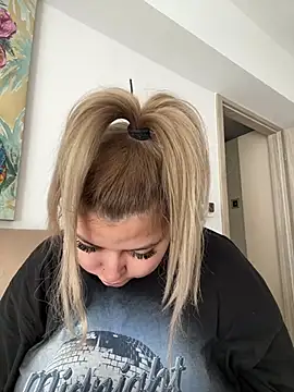 AllysonK online show from March 2025 09:36:02 AM