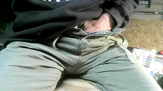 ewuich1 online show from November 2025 09:03:01 PM