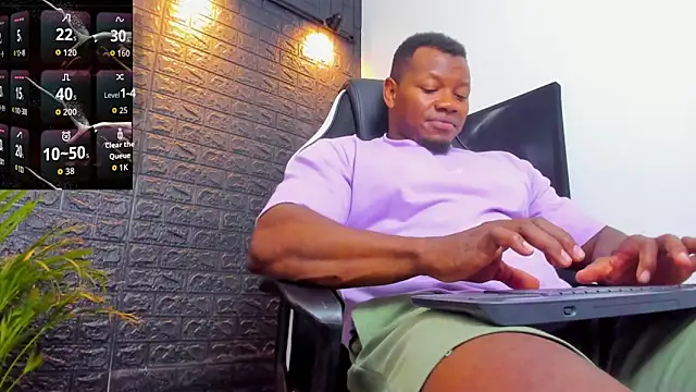 Snapshot of tommike chatting on November 2025 11:58:02 PM tommike online show from November 2025 11:58:02 PM