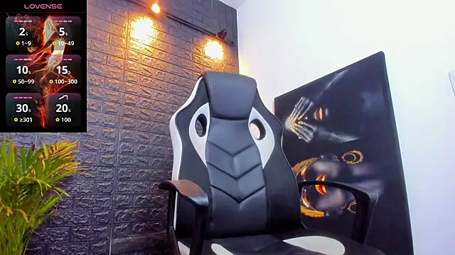 Snapshot of tommike chatting on December 2025 12:49:02 AM tommike online show from December 2025 12:49:02 AM