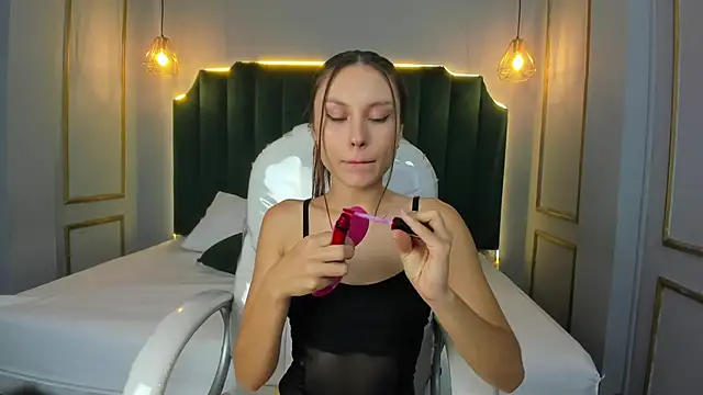 LindsyCater online show from September 2025 12:05:01 PM