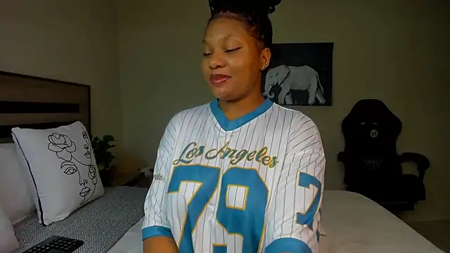 Renee-18 online show from November 2025 10:20:01 PM