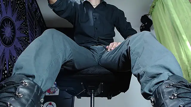 Snapshot of Dicaprioo_ chatting on December 2024 02:55:01 PM Dicaprioo online show from December 2024 02:55:01 PM