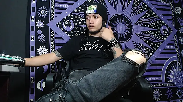 Snapshot of Dicaprioo_ chatting on January 2025 12:12:01 AM Dicaprioo online show from January 2025 12:12:01 AM