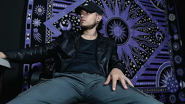 Snapshot of Dicaprioo_ chatting on January 2025 07:00:02 PM Dicaprioo online show from January 2025 07:00:02 PM