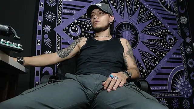 Snapshot of Dicaprioo_ chatting on February 2025 12:10:01 AM Dicaprioo online show from February 2025 12:10:01 AM