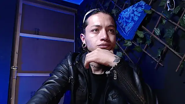 Dicaprioo  online show from December 2025 10:15:01 PM