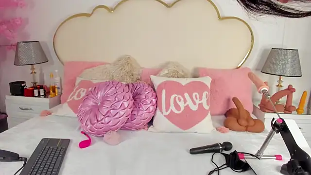 CahitlinBell online show from November 2025 06:03:01 AM