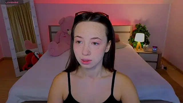 Snapshot of Hayle_Hill chatting on November 2025 01:51:02 AM Hayle Hill online show from November 2025 01:51:02 AM