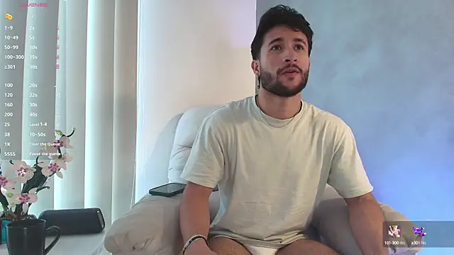 Snapshot of Valentinoford chatting on February 2025 07:41:01 PM Valentinoford online show from February 2025 07:41:01 PM