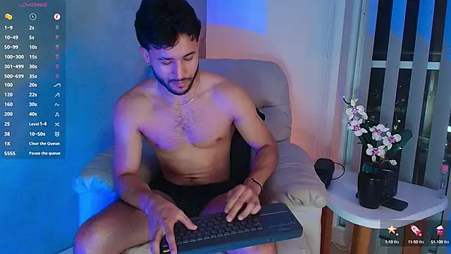 Snapshot of Valentinoford chatting on March 2025 08:23:02 AM Valentinoford online show from March 2025 08:23:02 AM