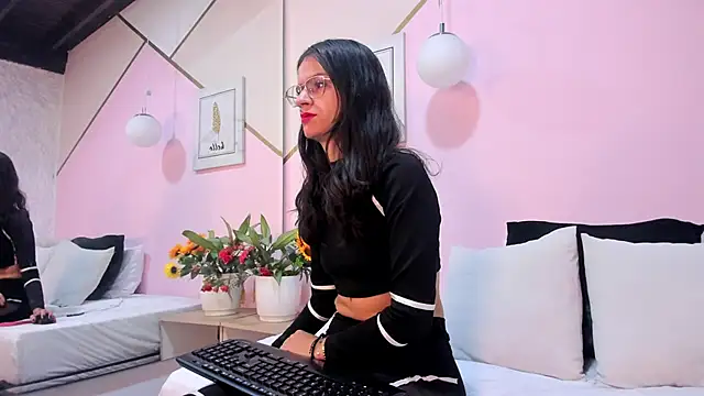 Snapshot of maye_wells chatting on December 2024 12:55:02 PM maye wells online show from December 2024 12:55:02 PM