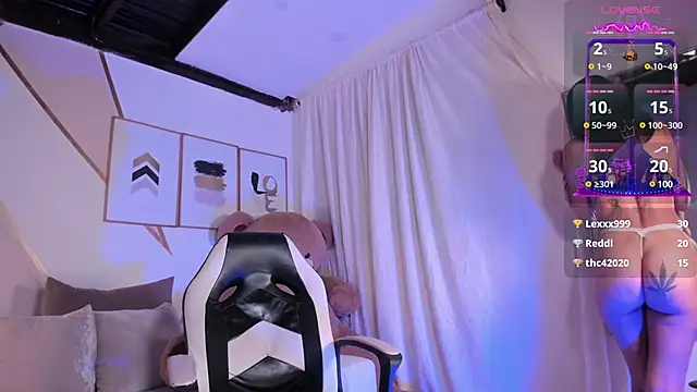 Snapshot of maye_wells chatting on January 2025 08:24:01 PM maye wells online show from January 2025 08:24:01 PM