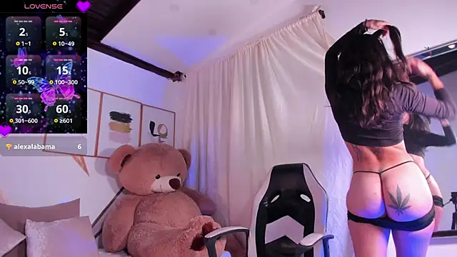 Snapshot of maye_wells chatting on January 2025 01:41:02 PM maye wells online show from January 2025 01:41:02 PM