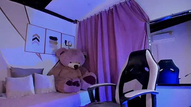 Snapshot of maye_wells chatting on January 2025 08:32:01 PM maye wells online show from January 2025 08:32:01 PM