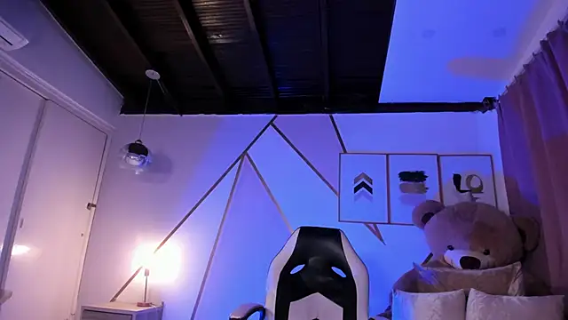 Snapshot of maye_wells chatting on February 2025 05:37:01 PM maye wells online show from February 2025 05:37:01 PM