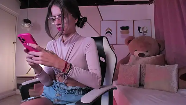 Snapshot of maye_wells chatting on February 2025 05:54:02 PM maye wells online show from February 2025 05:54:02 PM