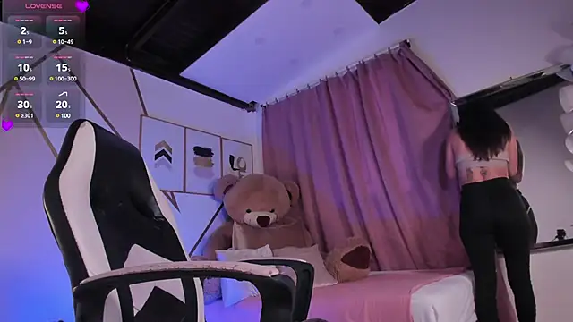 Snapshot of maye_wells chatting on February 2025 05:43:01 PM maye wells online show from February 2025 05:43:01 PM