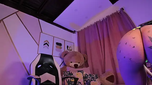 Snapshot of maye_wells chatting on February 2025 09:04:01 PM maye wells online show from February 2025 09:04:01 PM