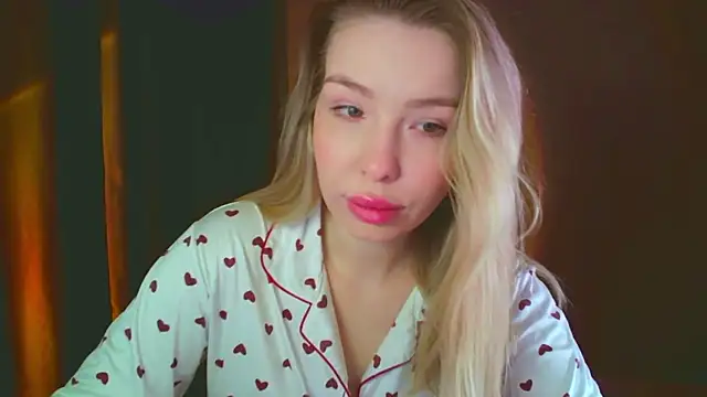 mia raspberrie online show from December 2024 03:15:02 AM