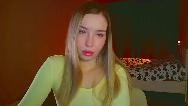 mia raspberrie online show from February 2025 03:11:01 AM