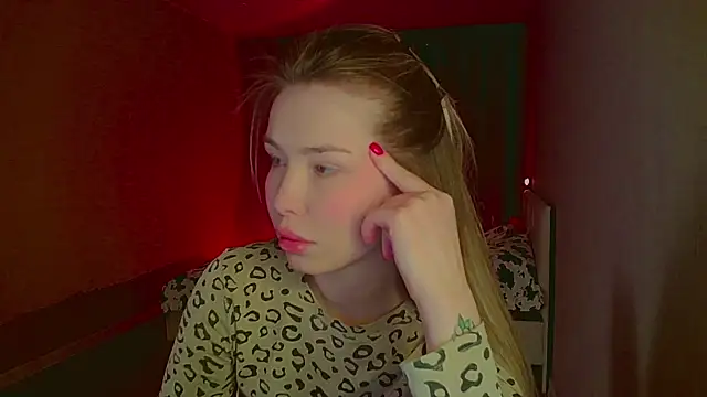 mia raspberrie online show from March 2025 07:02:02 PM