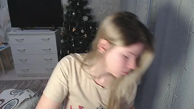 Snapshot of MelissaXKinky chatting on January 2025 03:11:01 AM MelissaXKinky online show from January 2025 03:11:01 AM