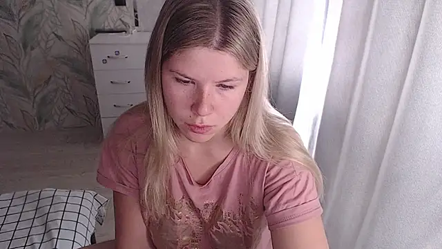 Snapshot of MelissaXKinky chatting on October 2025 06:25:02 AM MelissaXKinky online show from October 2025 06:25:02 AM