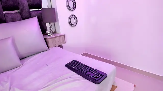 Charlotte Myers online show from October 2025 07:25:01 PM