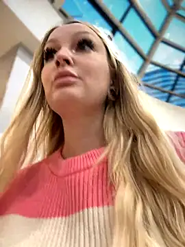 Teya moon  online show from December 2024 01:43:01 PM