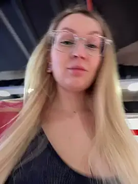 Teya moon  online show from February 2025 12:08:01 PM