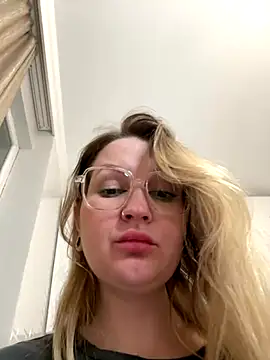 Teya moon  online show from December 2025 11:20:01 PM