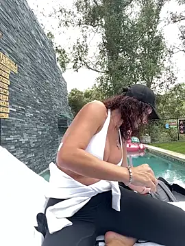 therealbeverlycious online show from February 2026 10:08:01 PM