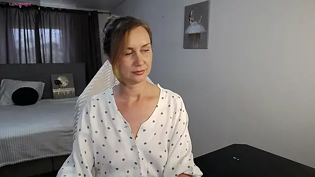 Snapshot of Vanessa_Nowak chatting on May 2026 11:49:01 AM Vanessa Nowak online show from May 2026 11:49:01 AM