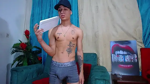 Leon hot X online show from December 2024 10:51:01 PM