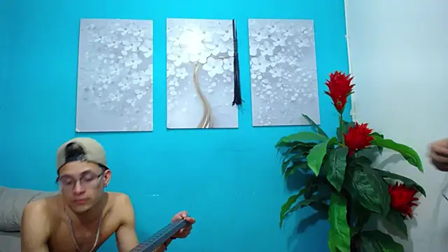 Leon hot X online show from January 2025 12:11:01 AM