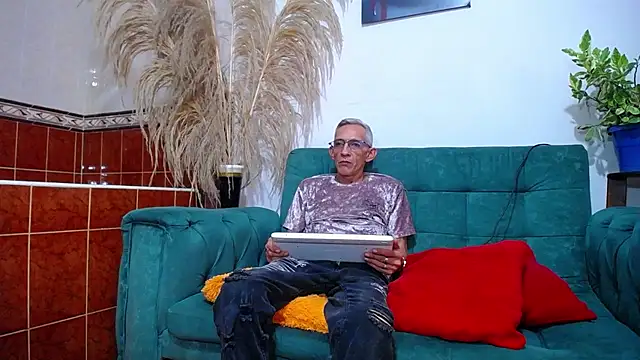 Leon hot X online show from January 2025 09:15:01 PM