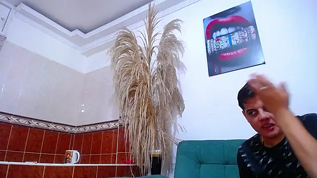 Leon hot X online show from February 2025 07:40:02 PM