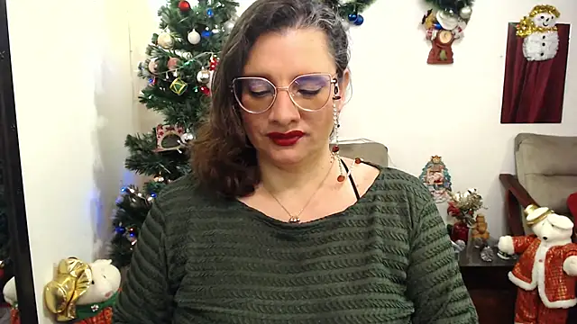 Snapshot of Aleja_Gonzales chatting on December 2024 08:07:02 AM Aleja Gonzales online show from December 2024 08:07:02 AM