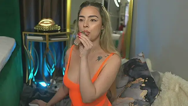 Snapshot of ScarletColes chatting on January 2025 02:36:01 AM ScarletColes online show from January 2025 02:36:01 AM